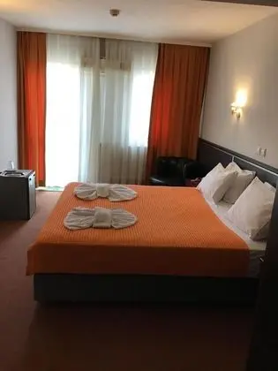Çift Kişilik, Şehir Manzaralı