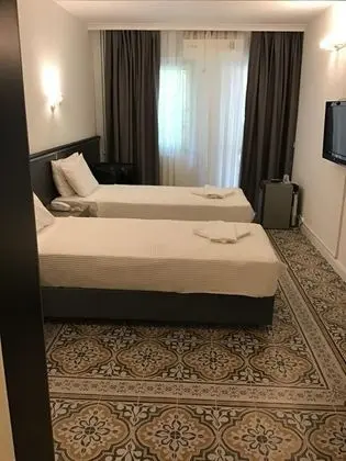 Tek Kişilik, Şehir Manzaralı