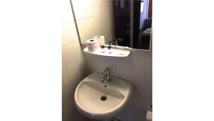 Tek Kişilik, Şehir Manzaralı