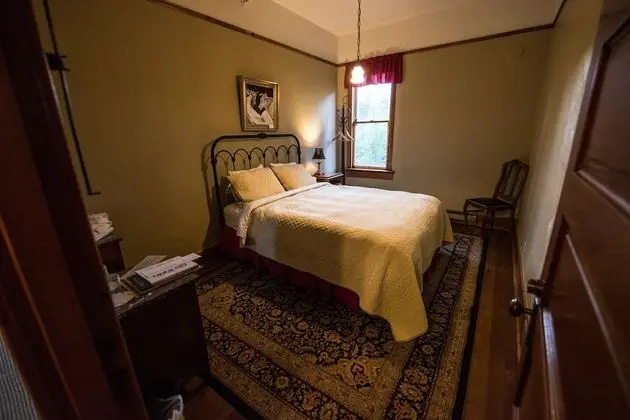 Traditional Oda, 1 Büyük (Queen) Boy Yatak, Ortak Banyo