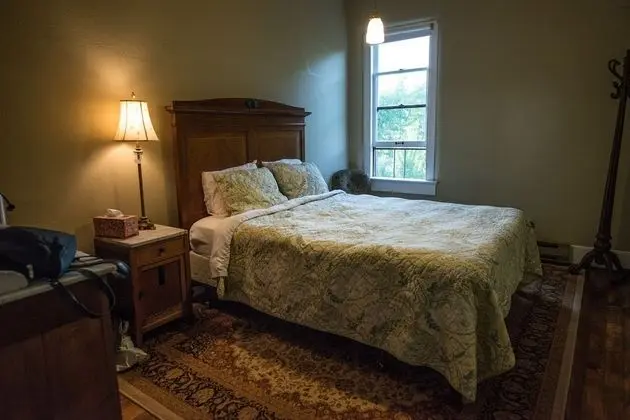 Traditional Oda, 1 Büyük (Queen) Boy Yatak, Ortak Banyo