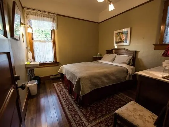 Traditional Oda, 1 Büyük (Queen) Boy Yatak, Ortak Banyo