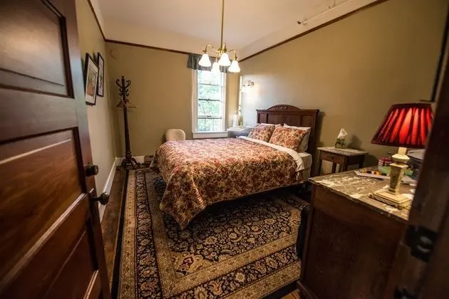 Traditional Oda, 1 Büyük (Queen) Boy Yatak, Ortak Banyo