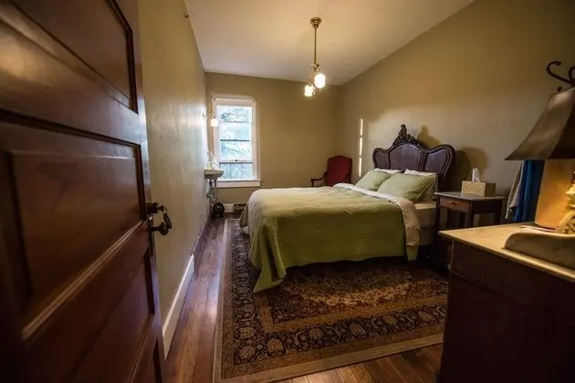 Traditional Oda, 1 Büyük (Queen) Boy Yatak, Ortak Banyo