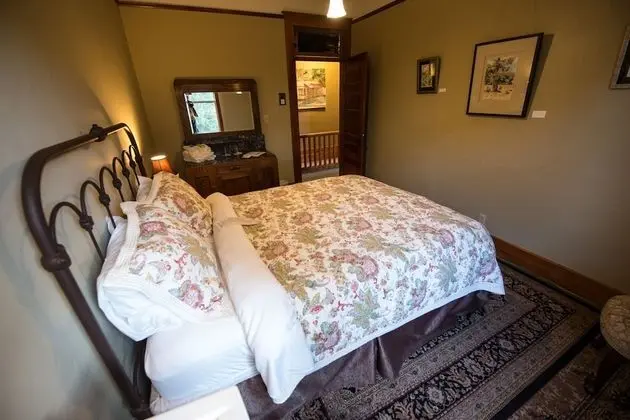 Traditional Oda, 1 Büyük (Queen) Boy Yatak, Ortak Banyo