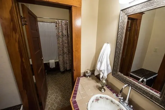 Traditional Oda, 1 Büyük (Queen) Boy Yatak, Ortak Banyo