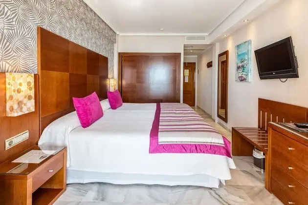 Tek Büyük Yataklı Oda, Balkon, Deniz Manzaralı