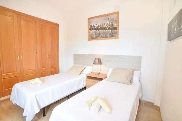 Tek Büyük Yataklı Oda, 2 Tek Kişilik Yatak