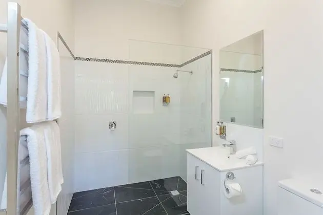 Deluxe Stüdyo, 1 En Büyük (King) Boy Yatak, Göl Manzaralı (Room 2)
