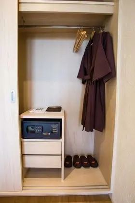 Deluxe Twin Bed