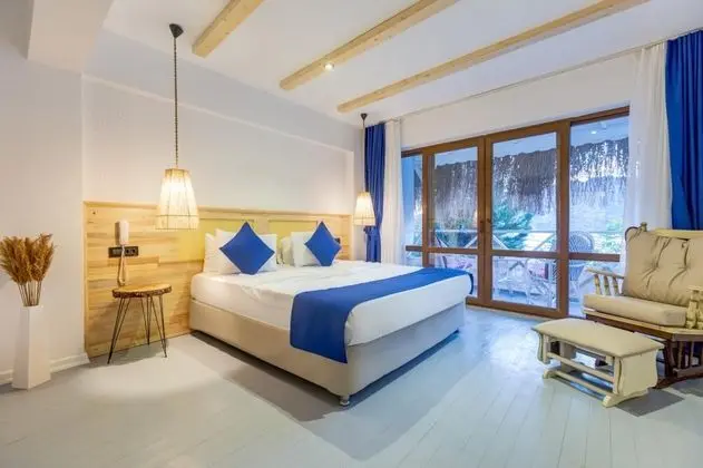 Superior Tek Büyük Yataklı Oda, Deniz Manzaralı, Balkonlu
