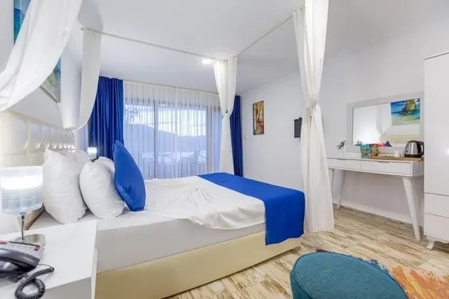 Superior Tek Büyük Yataklı Oda, Deniz Manzaralı, Balkonlu