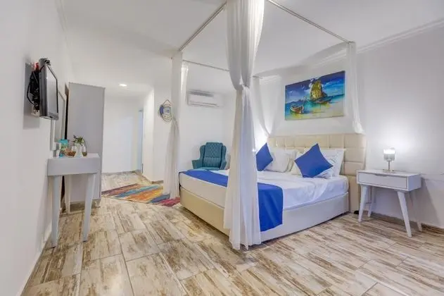 Superior Tek Büyük Yataklı Oda, Deniz Manzaralı, Balkonlu