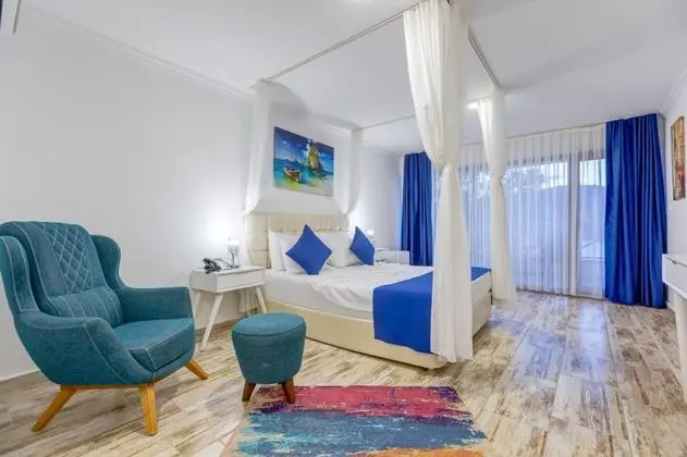 Superior Tek Büyük Yataklı Oda, Deniz Manzaralı, Balkonlu