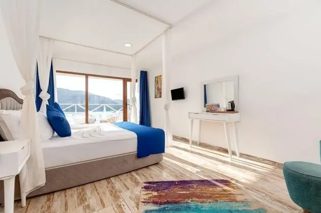 Superior Tek Büyük Yataklı Oda, Deniz Manzaralı, Balkonlu