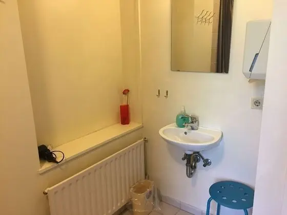 Tek Büyük veya İki Ayrı Yataklı Oda, Ortak Banyo