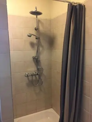 Tek Kişilik Oda, Ortak Banyo