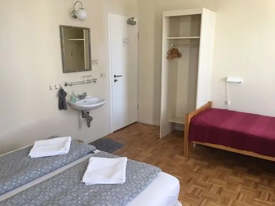 Üç Kişilik Oda, Ortak Banyo
