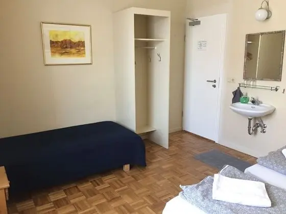 Üç Kişilik Oda, Ortak Banyo
