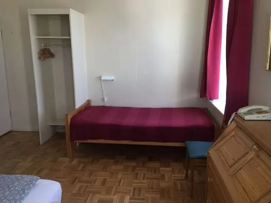 Üç Kişilik Oda, Ortak Banyo
