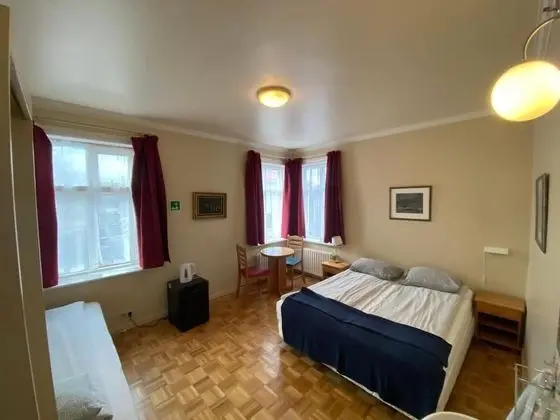 Üç Kişilik Oda, Ortak Banyo