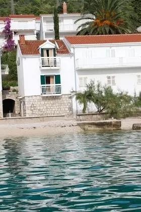 Apart Daire (Bale - right at the beach - A1 Plaza()