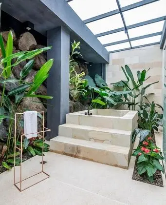 Luxury Dört Kişilik Oda, Avlu Manzaralı