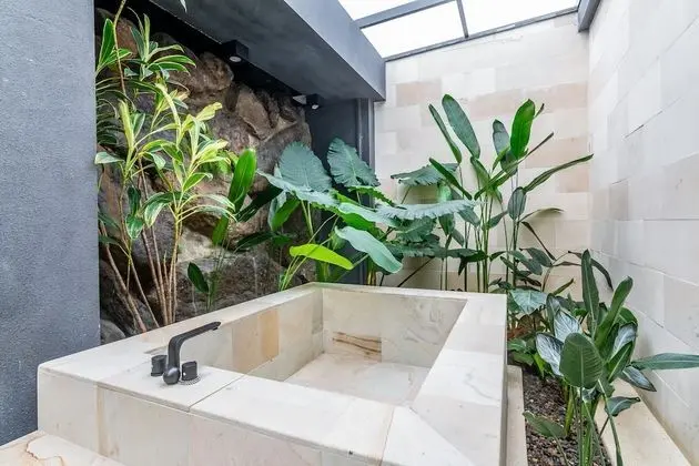 Luxury Dört Kişilik Oda, Avlu Manzaralı