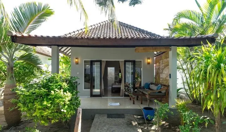 Bungalov, Havuz Manzaralı