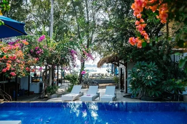 Bungalov, Havuz Manzaralı
