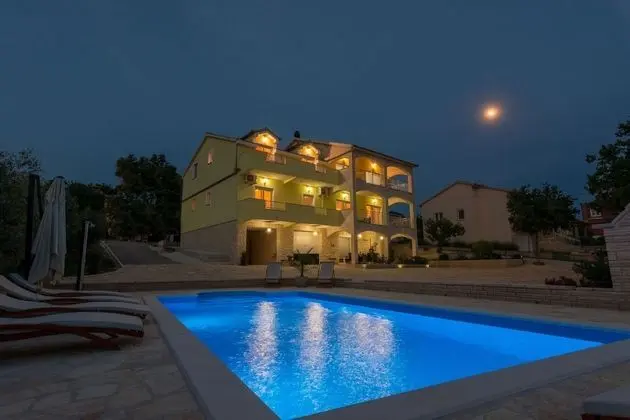 Villa, Sigara İçilebilir