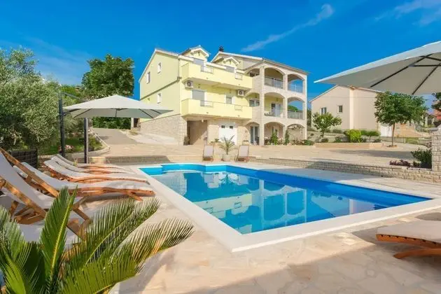 Villa, Sigara İçilebilir