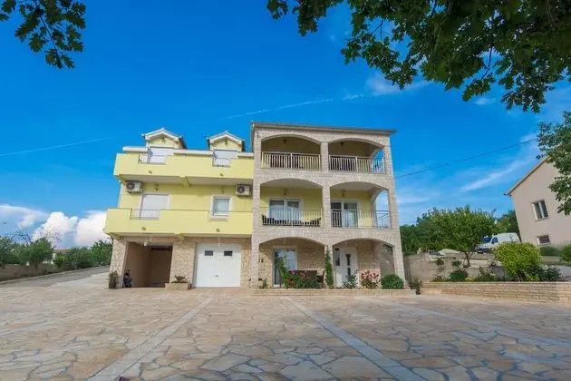 Villa, Sigara İçilebilir