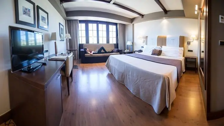 Comfort Tek Büyük Yataklı Oda