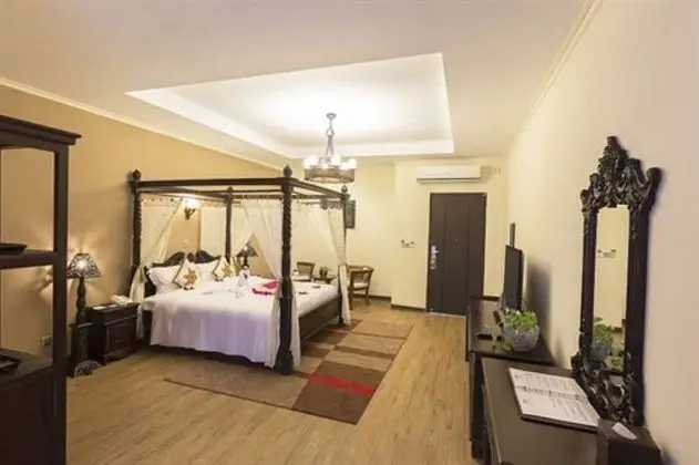 Deluxe Tek Büyük Yataklı Oda (Pool Size)