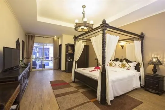 Deluxe Tek Büyük Yataklı Oda (Pool Size)