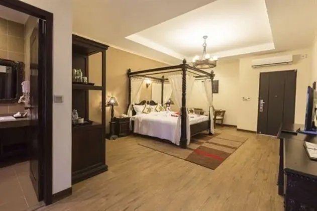 Deluxe Tek Büyük Yataklı Oda (Pool Size)