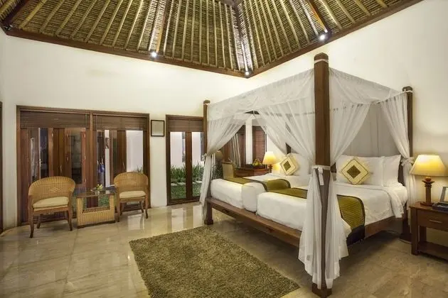 Villa, 2 Yatak Odası, Havuz Kenarı
