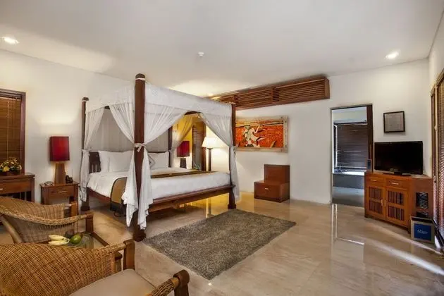 Villa, 2 Yatak Odası, Havuz Kenarı