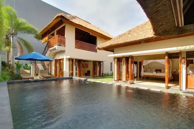Villa, 2 Yatak Odası, Havuz Kenarı