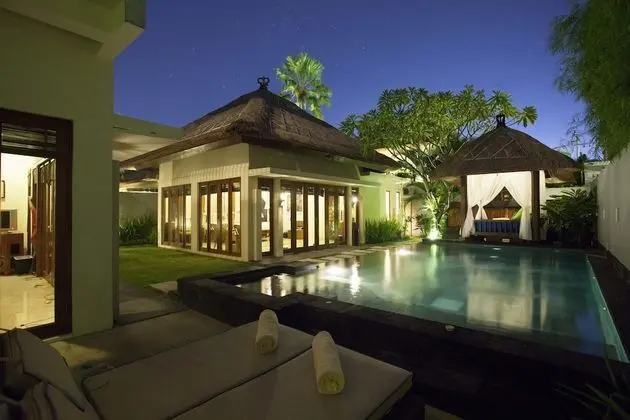 Villa, 2 Yatak Odası, Havuz Kenarı