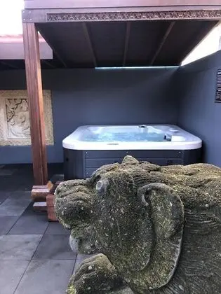 Oda (3 Bedroom Spa Retreat)