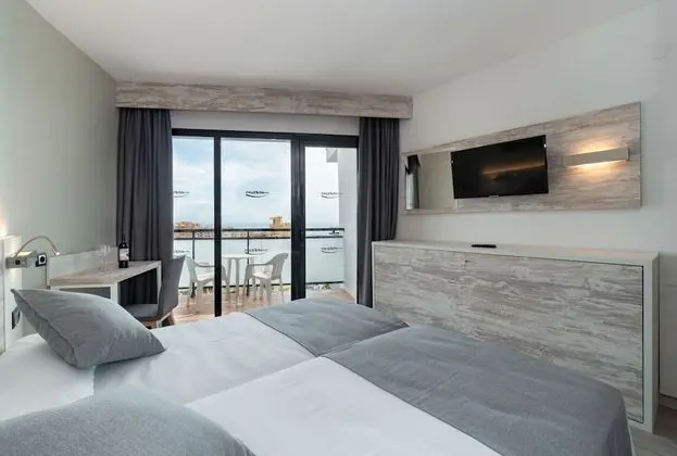 Double room (2 adults + 1 child)