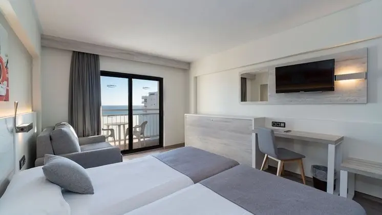 Double room (3 adults + 1 children)
