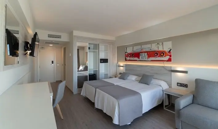 Double room (3 adults + 1 children)