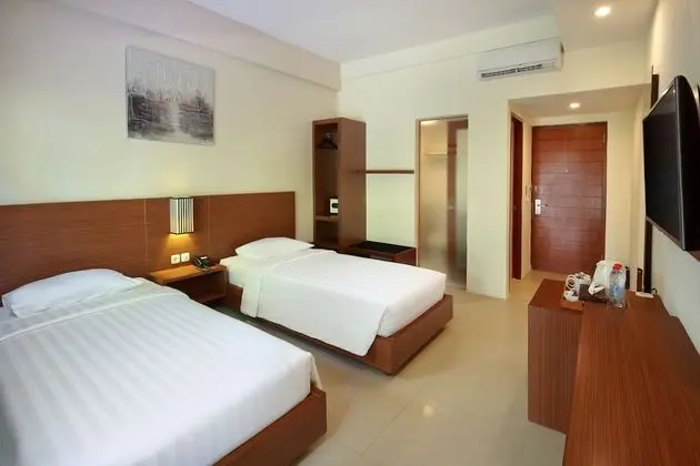 Superior Pool Access Room