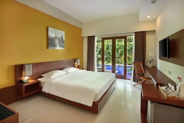 Superior Pool Access Room