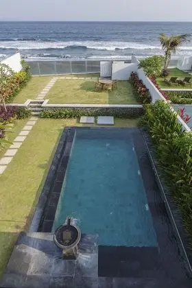 One Bedroom Beachfront