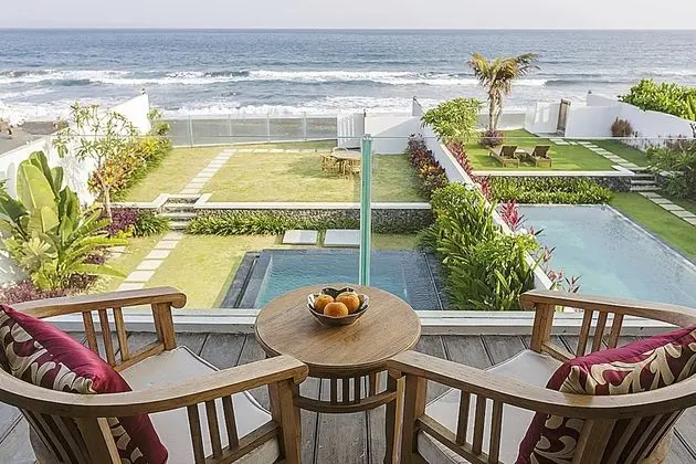 One Bedroom Beachfront