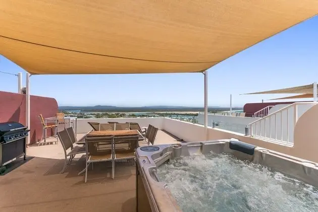 Luxury Çatı Katı Süiti (Penthouse), 3 Yatak Odası, Sıcak Su Küveti, Deniz Manzaralı